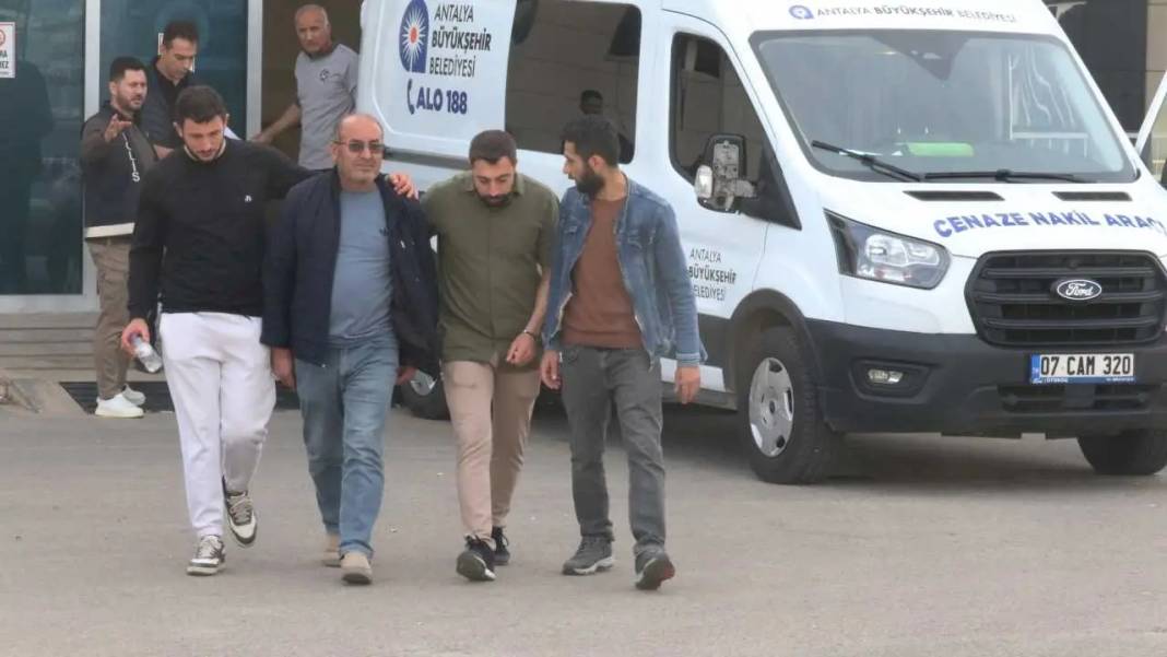 Antalya’da Aile Katliamı Zanlısı Polis Adliyede Sessiz Kaldı! 2